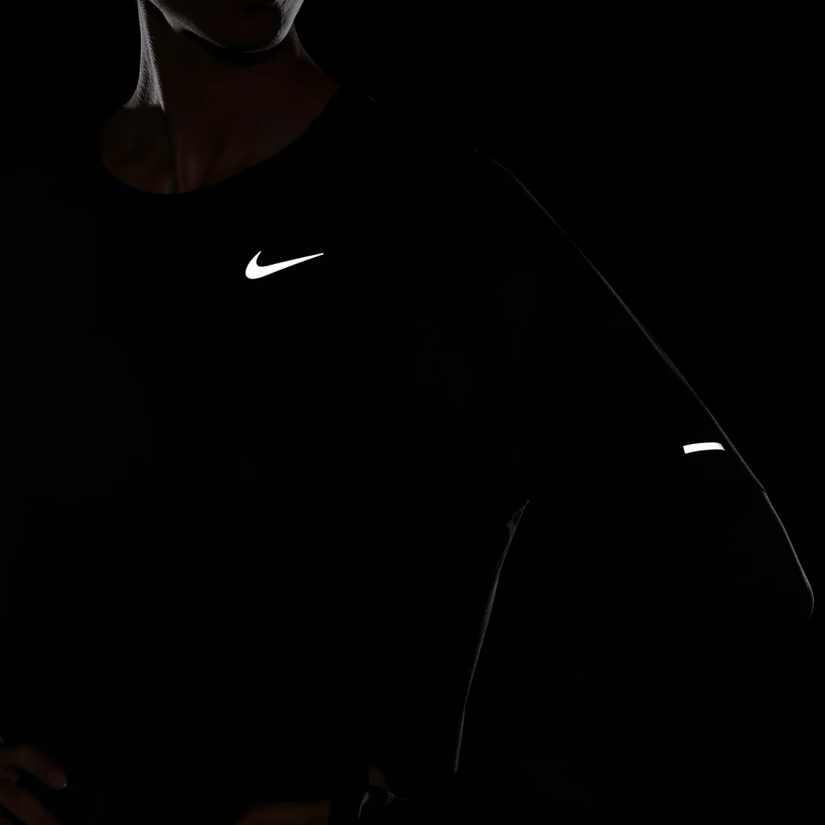 Nike Dri-FIT Element Longsleeve - Image 4